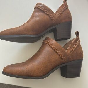 Bootie Women's Journee Collection Sophie Western Bootie SZ 9